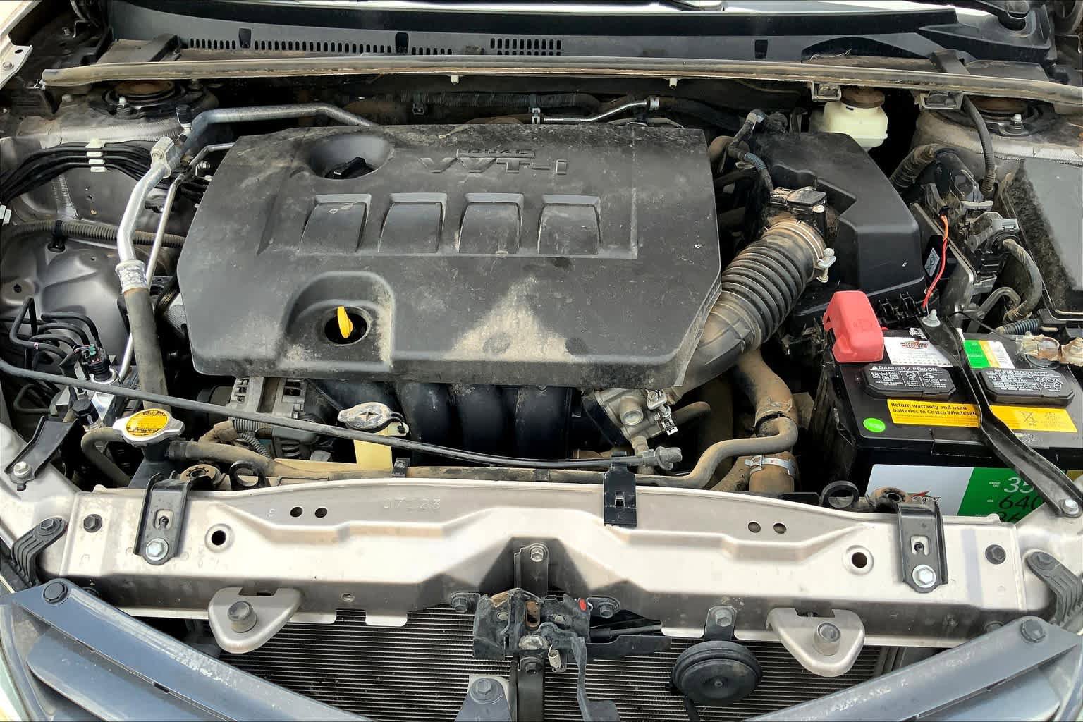 Used 2015 Toyota Corolla LE FWD image 32