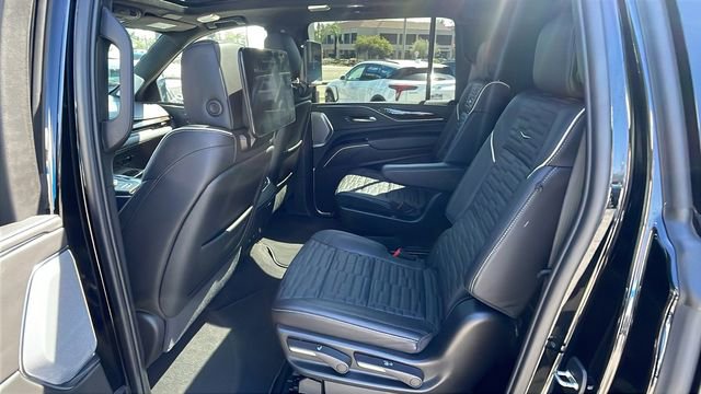 Used 2024 Cadillac Escalade ESV Premium Luxury Platinum AWD/4WD image 12