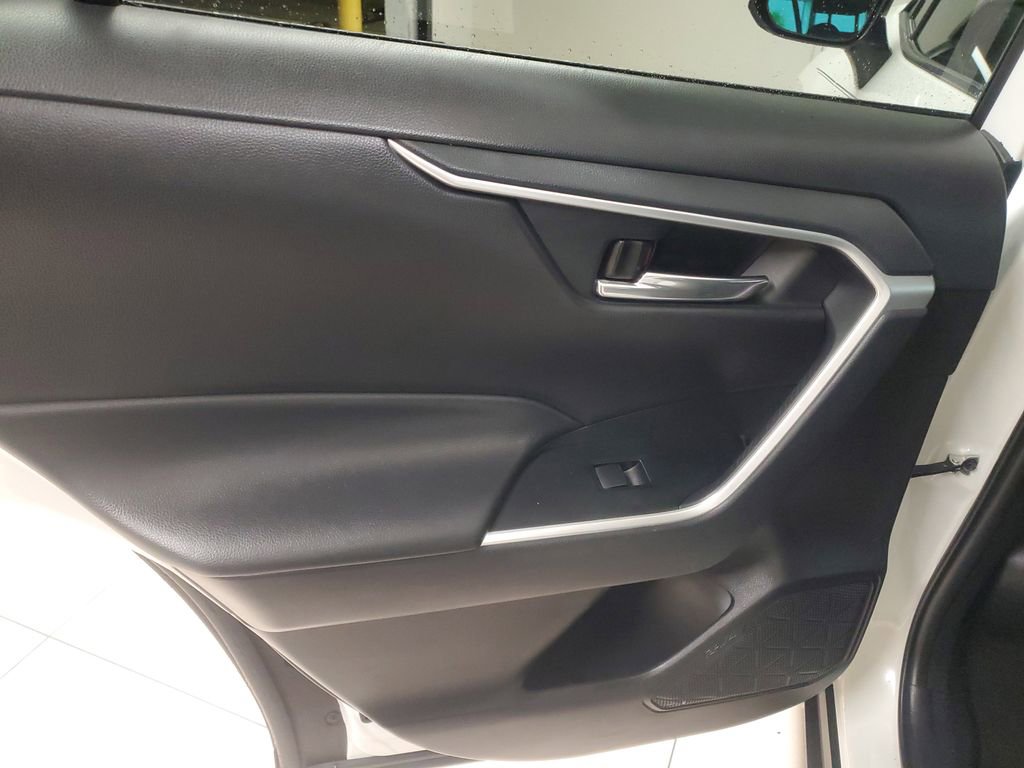 Used 2020 Toyota RAV4 XLE w/ Convenience Package image 13