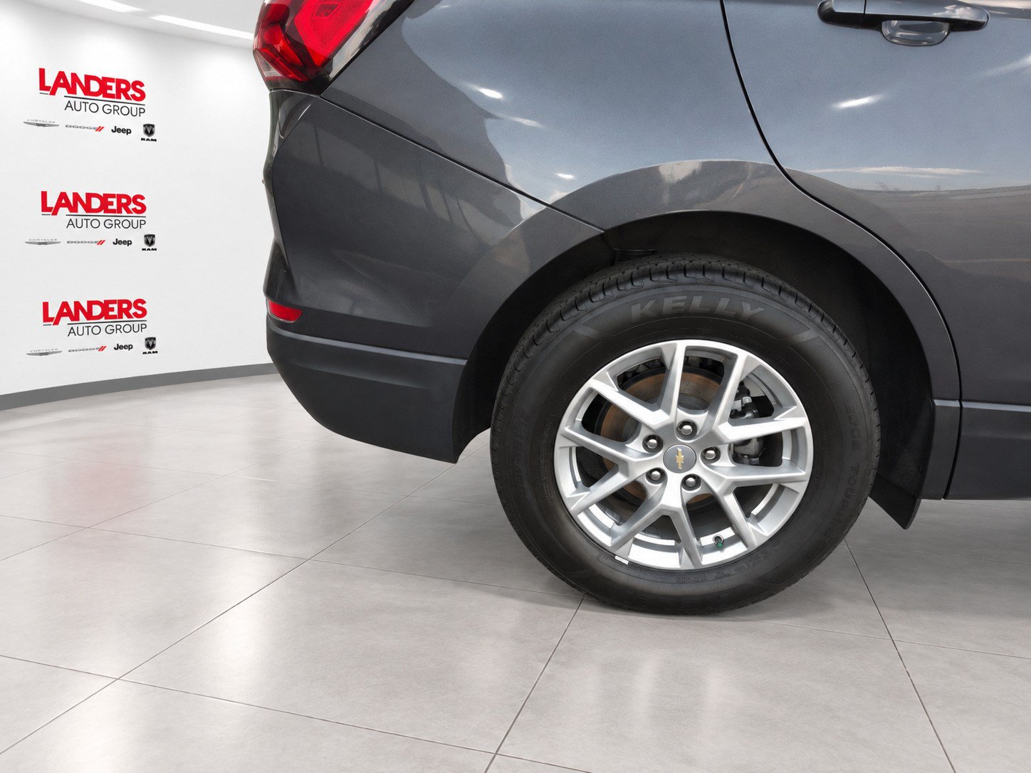 Used 2022 Chevrolet Equinox LS w/ LS Convenience Package FWD image 9