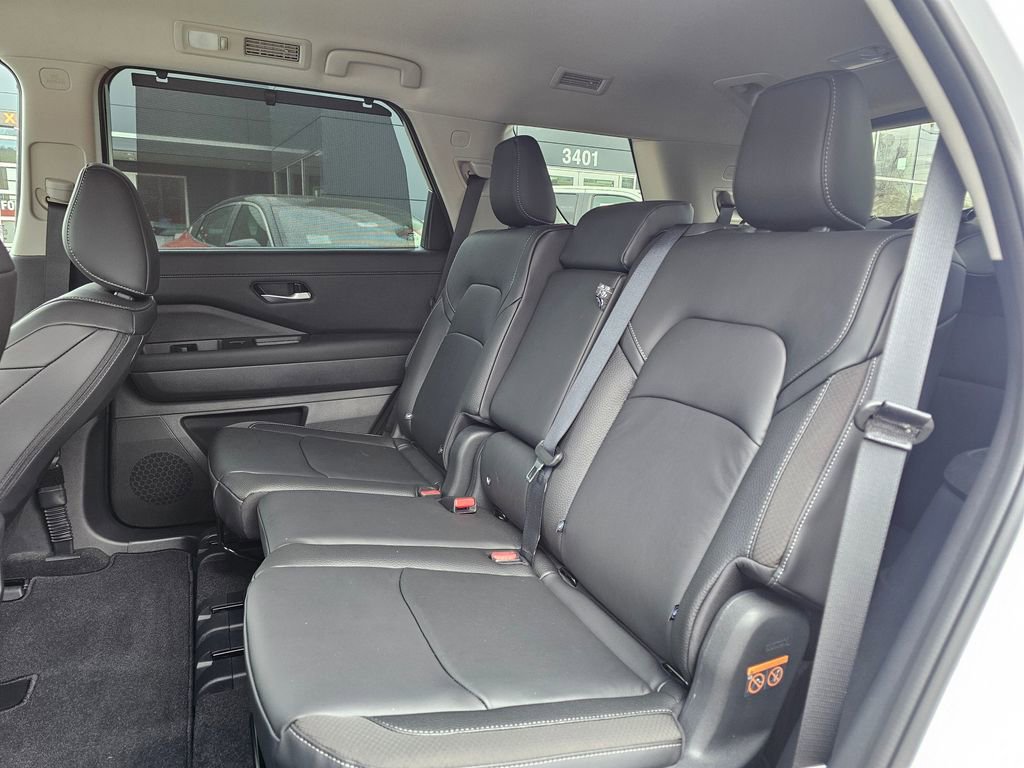 Certified 2025 Nissan Pathfinder SL image 14