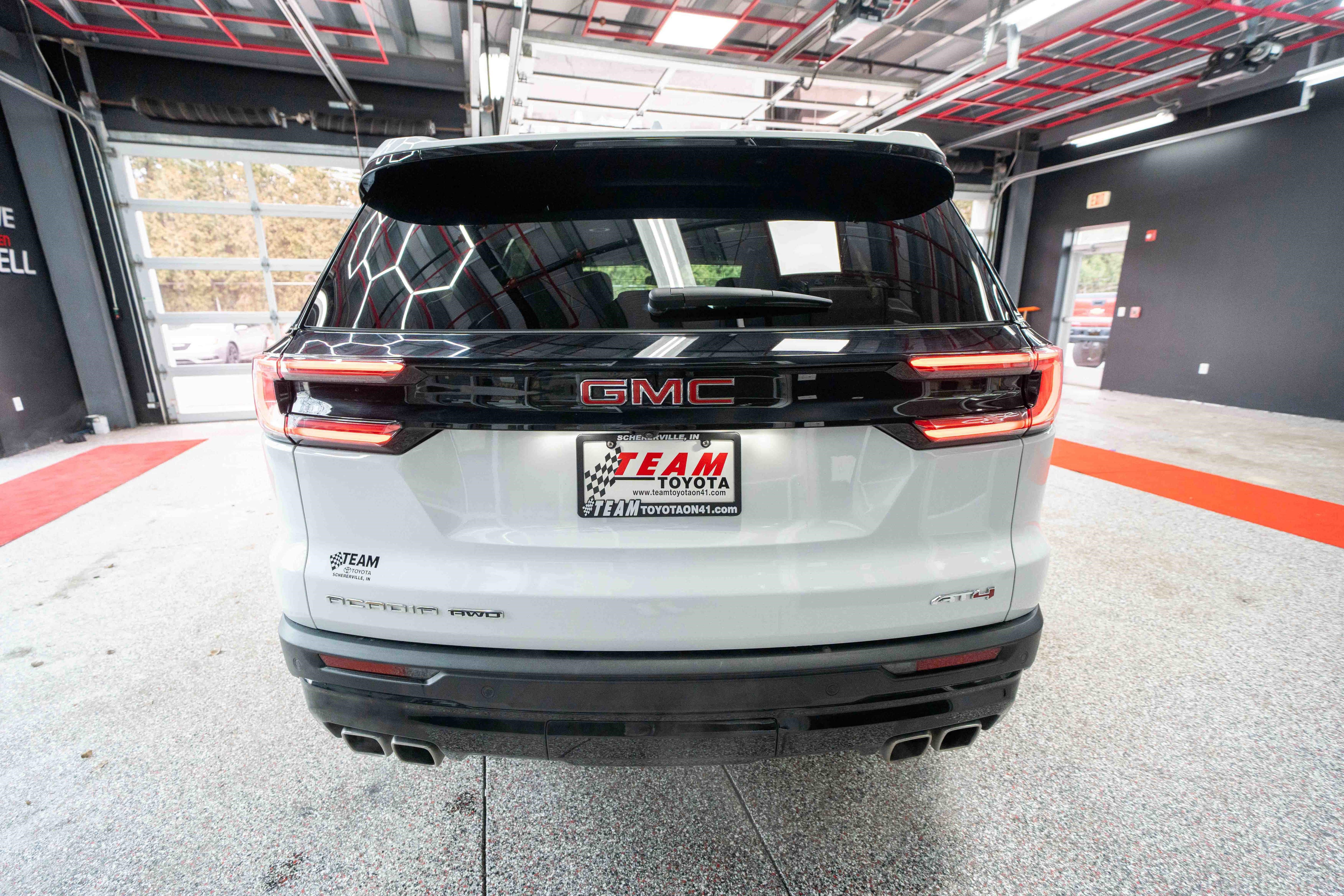 Used 2024 GMC Acadia AT4 w/ Luxury Package image 3