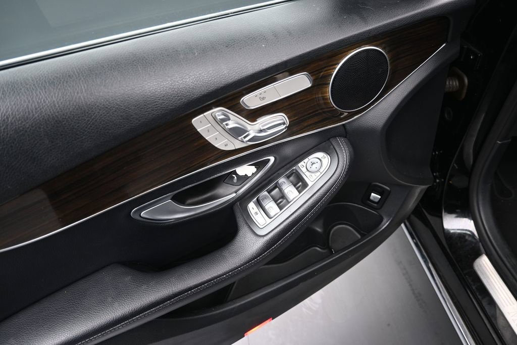 Used 2017 Mercedes-Benz C 300 4MATIC Sedan image 17
