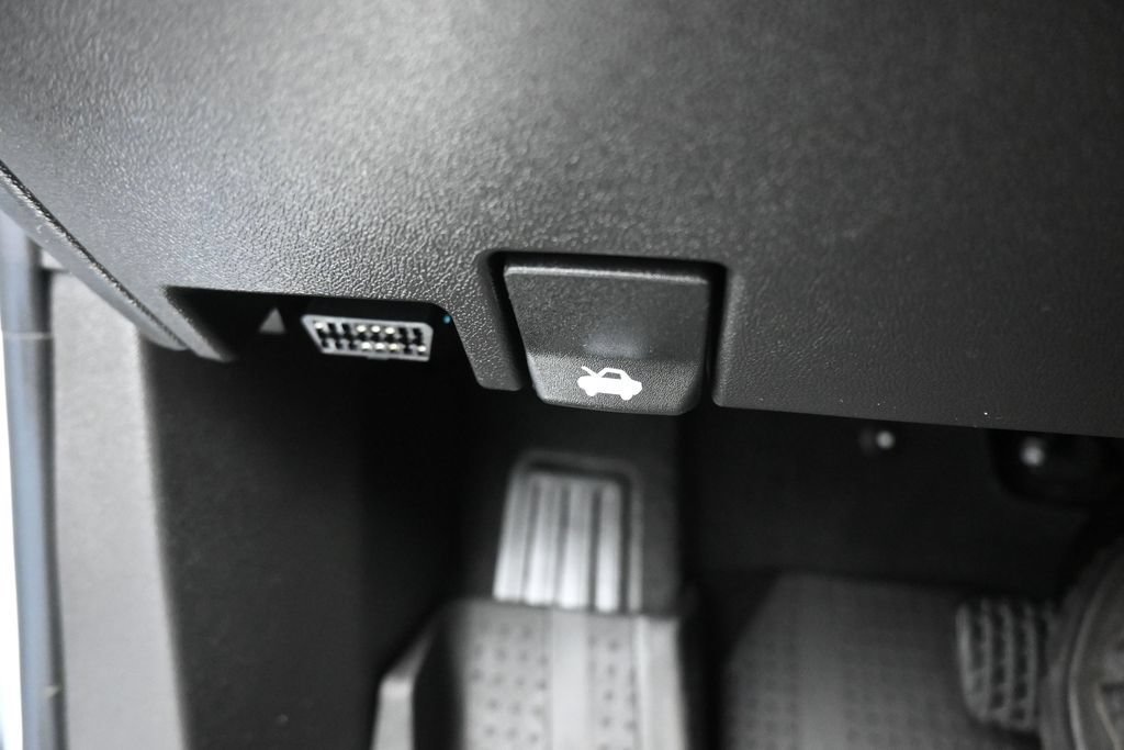 Used 2021 Chevrolet Equinox Premier FWD image 40