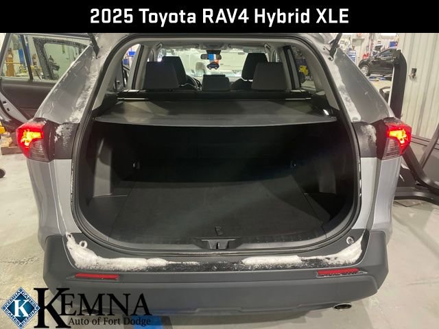 Used 2025 Toyota RAV4 XLE image 15