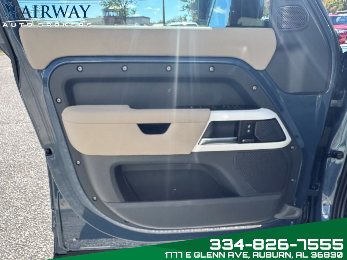 Used 2023 Land Rover Defender 110 SE image 29