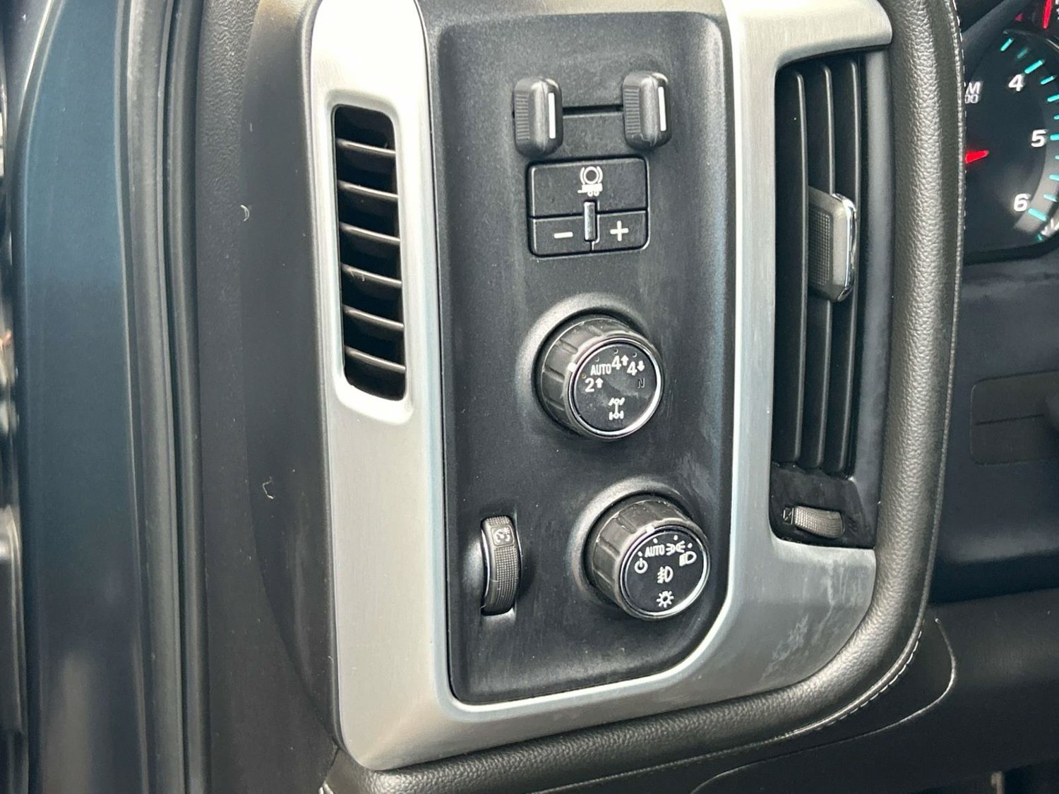 Used 2017 GMC Sierra 1500 SLT w/ SLT Preferred Package AWD/4WD image 33
