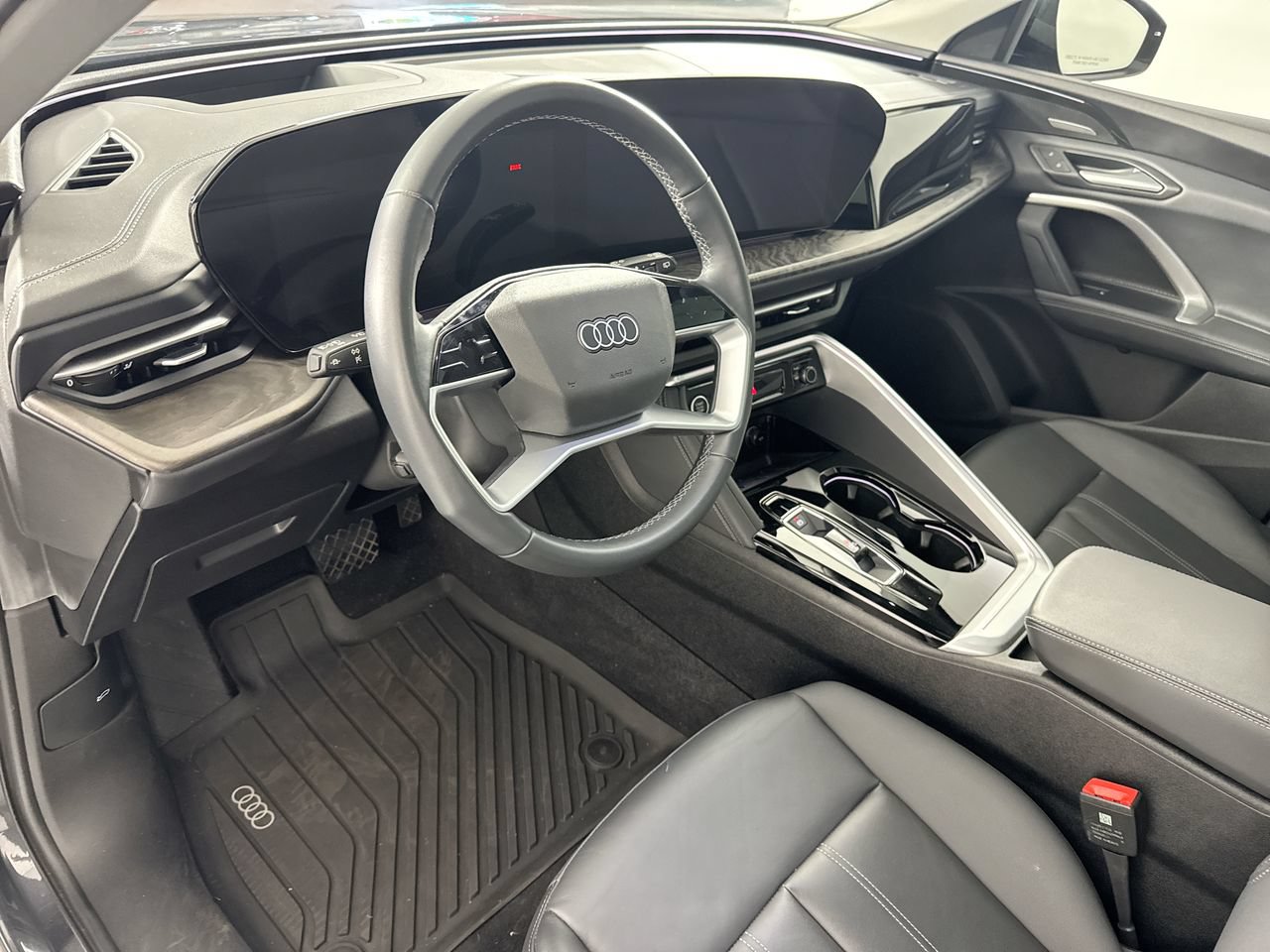 Used 2025 Audi Q5 Premium Plus w/ Premium Plus AWD/4WD image 9