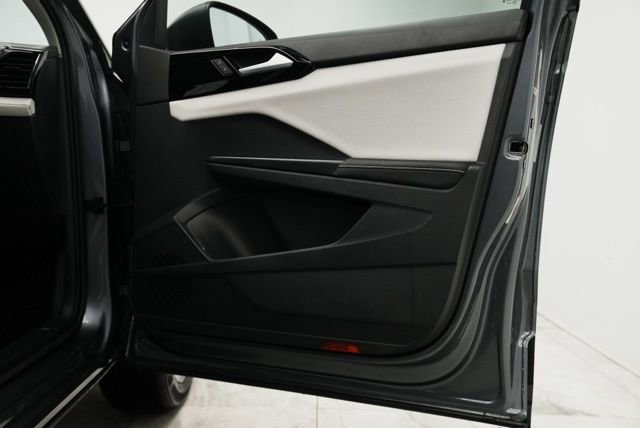 Used 2025 Volkswagen Taos S image 27