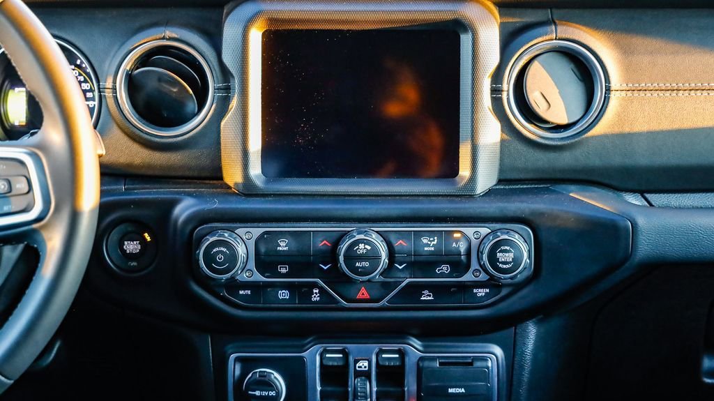 Used 2023 Jeep Wrangler Unlimited Sahara image 17