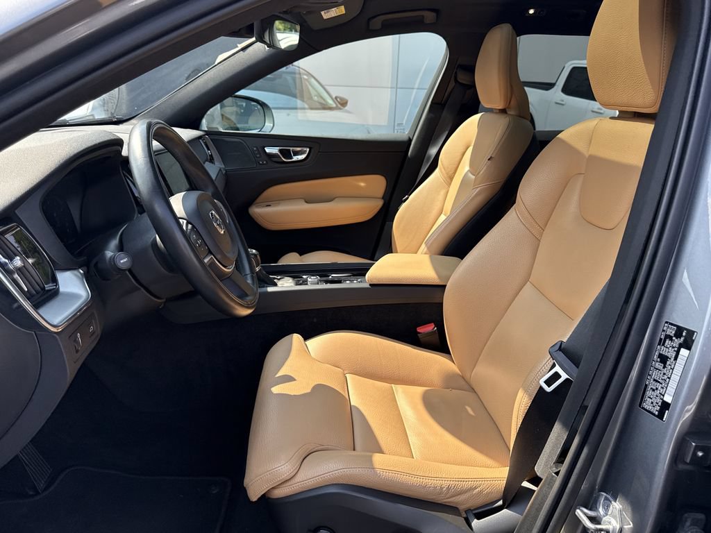 Used 2019 Volvo XC60 T6 Momentum w/ Multimedia Package AWD/4WD image 17