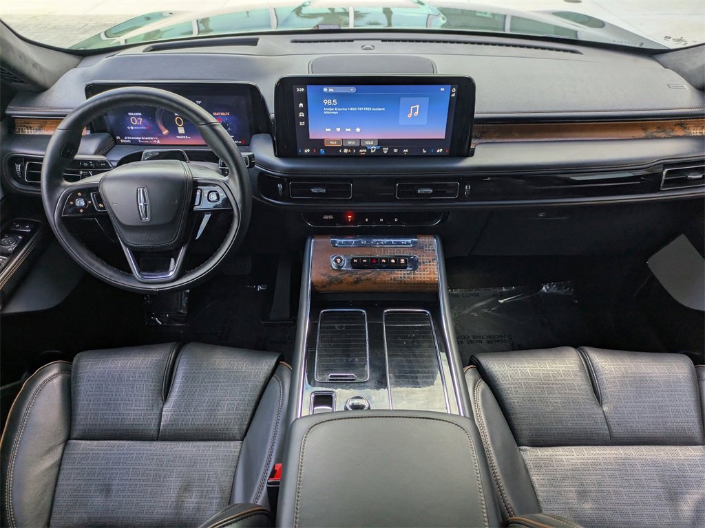 Certified 2025 Lincoln Aviator Black Label image 17