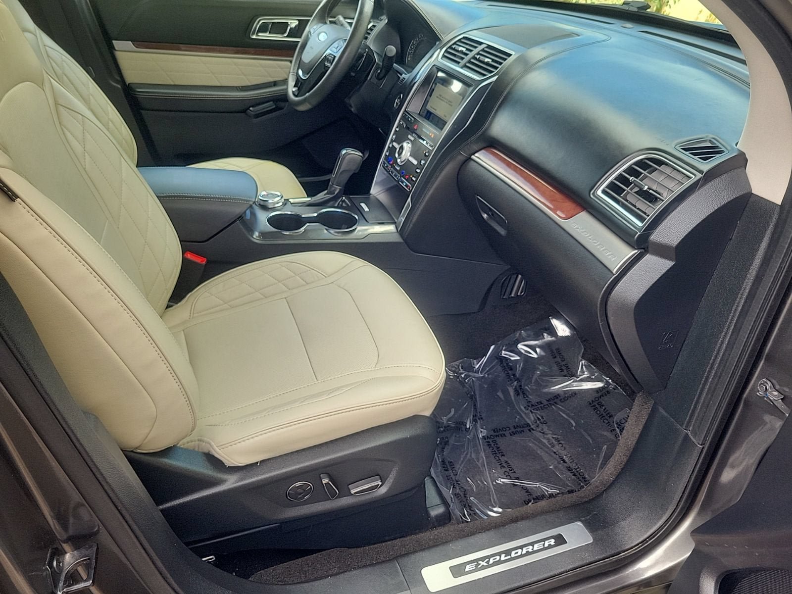 Used 2018 Ford Explorer Platinum AWD/4WD image 12