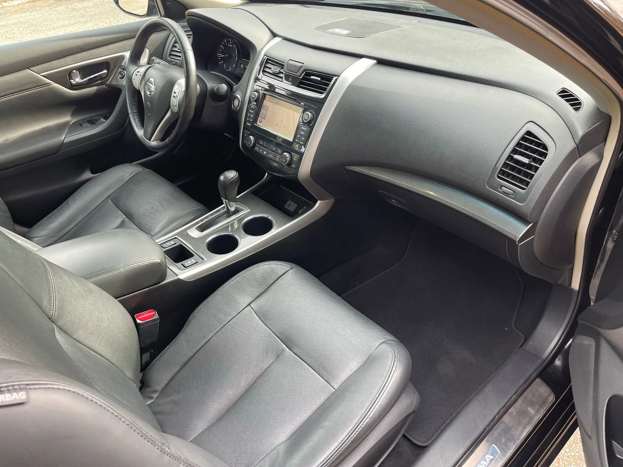 Used 2013 Nissan Altima 2.5 SL w/ Technology Pkg image 14