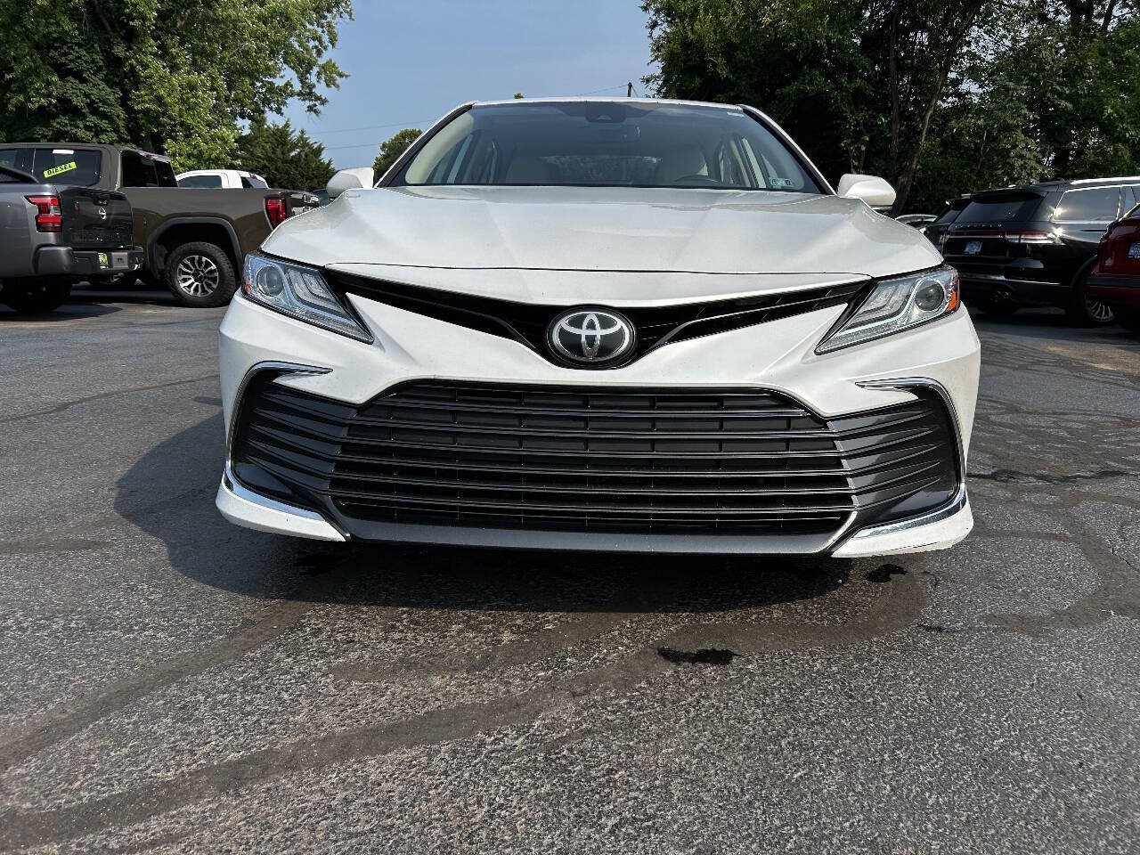 Used 2021 Toyota Camry XLE AWD/4WD image 3