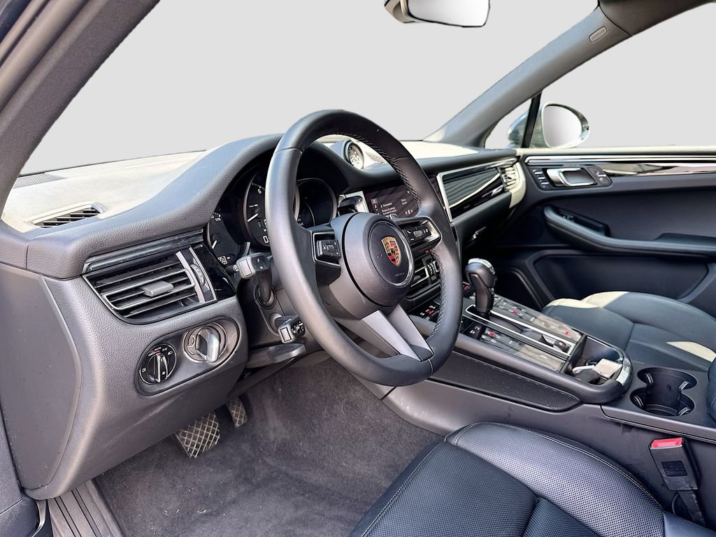 Used 2024 Porsche Macan w/ Premium Plus Package AWD/4WD image 4