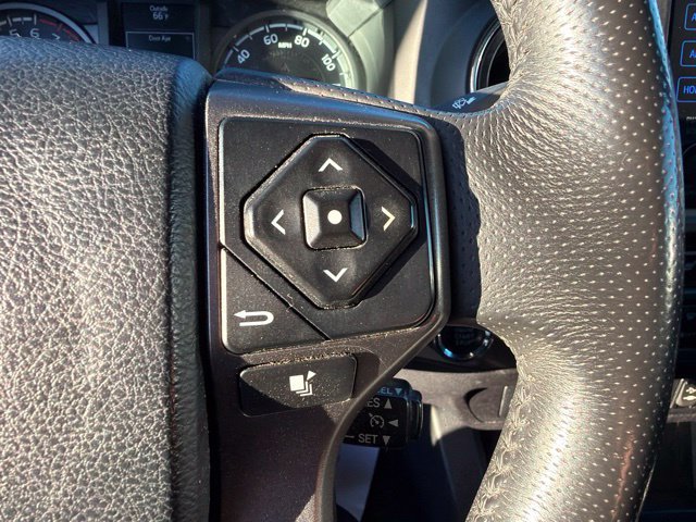 Used 2017 Toyota Tacoma TRD Sport AWD/4WD image 17