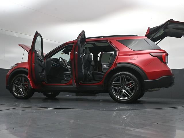 Used 2025 Ford Explorer ST-Line w/ Premium Package image 58