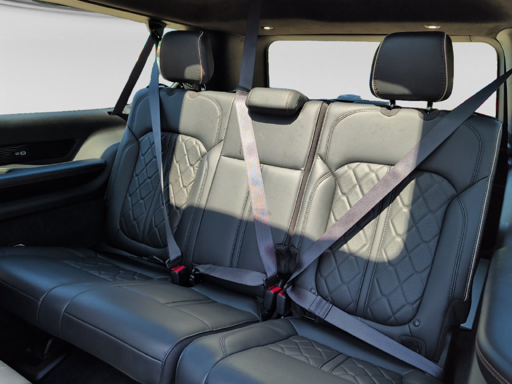 Used 2024 Jeep Grand Wagoneer L Series III AWD/4WD image 33