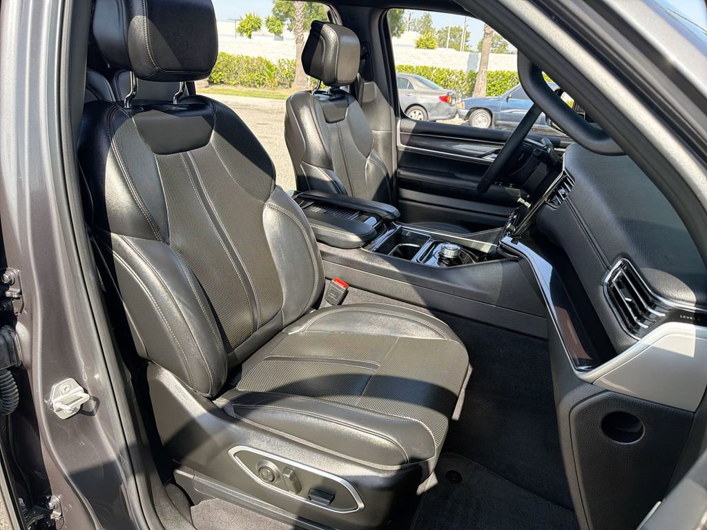 Used 2024 Jeep Wagoneer L 2WD w/ Premium Group I image 27