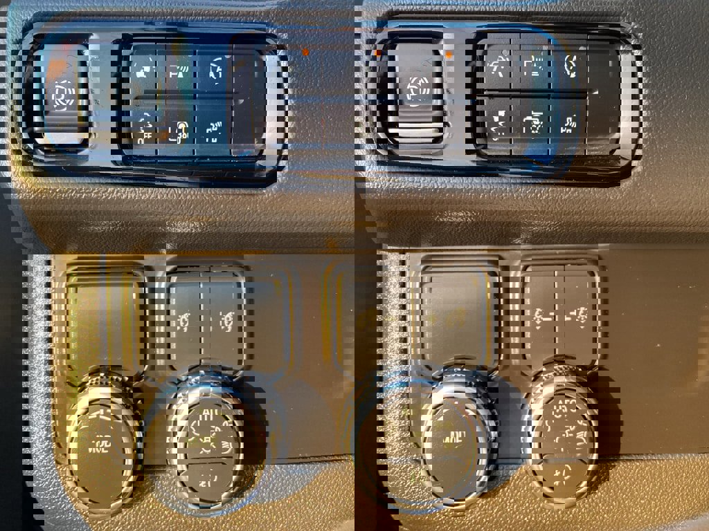 Used 2025 GMC Yukon Denali image 33