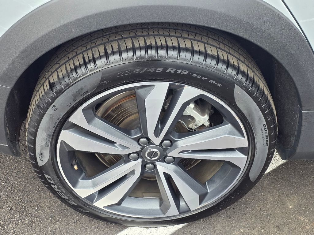 Used 2025 Volvo V60 B5 Cross Country Plus image 9