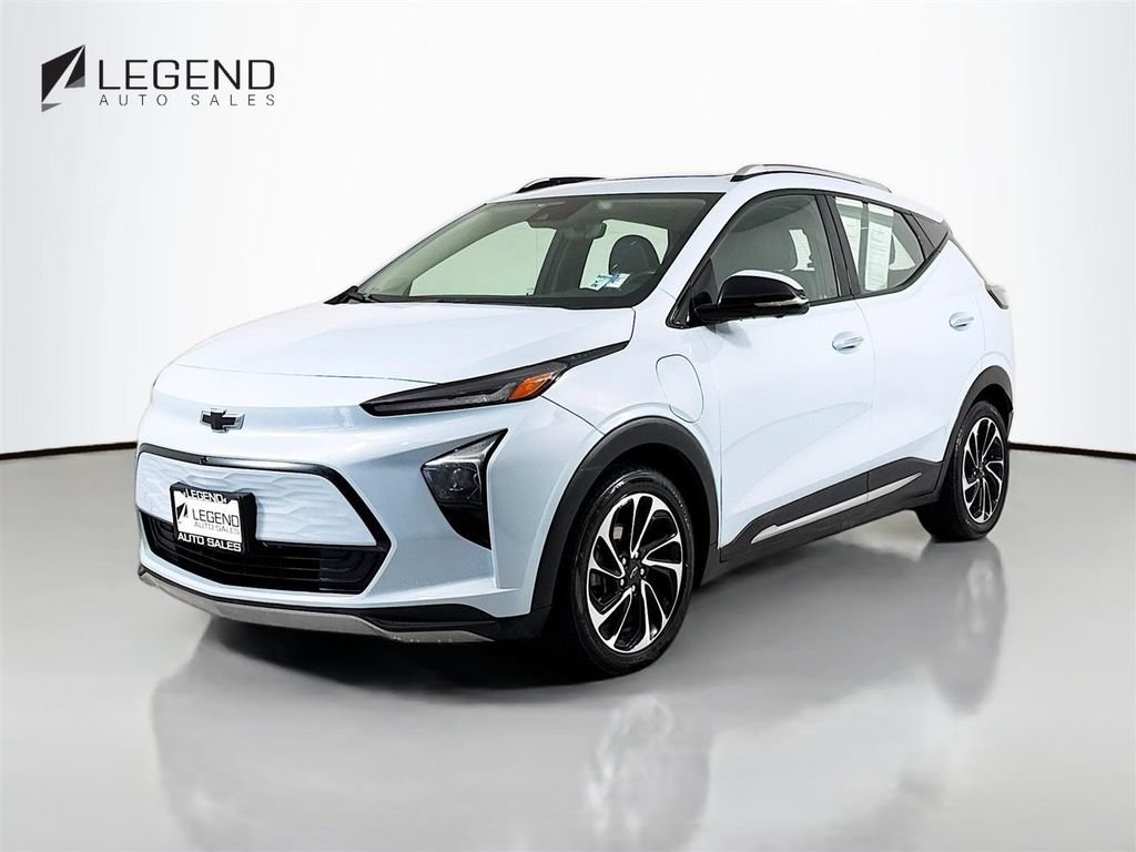 Used 2023 Chevrolet Bolt EUV Premier w/ Sun & Sound Package FWD image 1