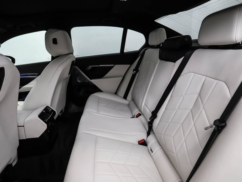 Used 2024 BMW i5 M60 w/ Premium Package AWD/4WD image 22