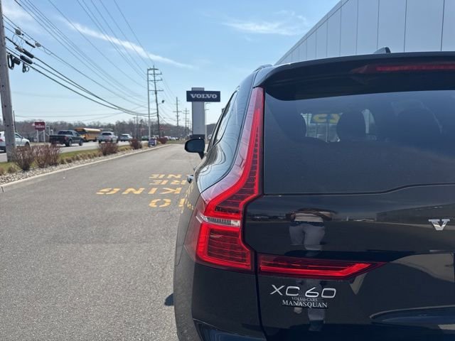 Certified 2025 Volvo XC60 B5 Plus AWD/4WD image 10