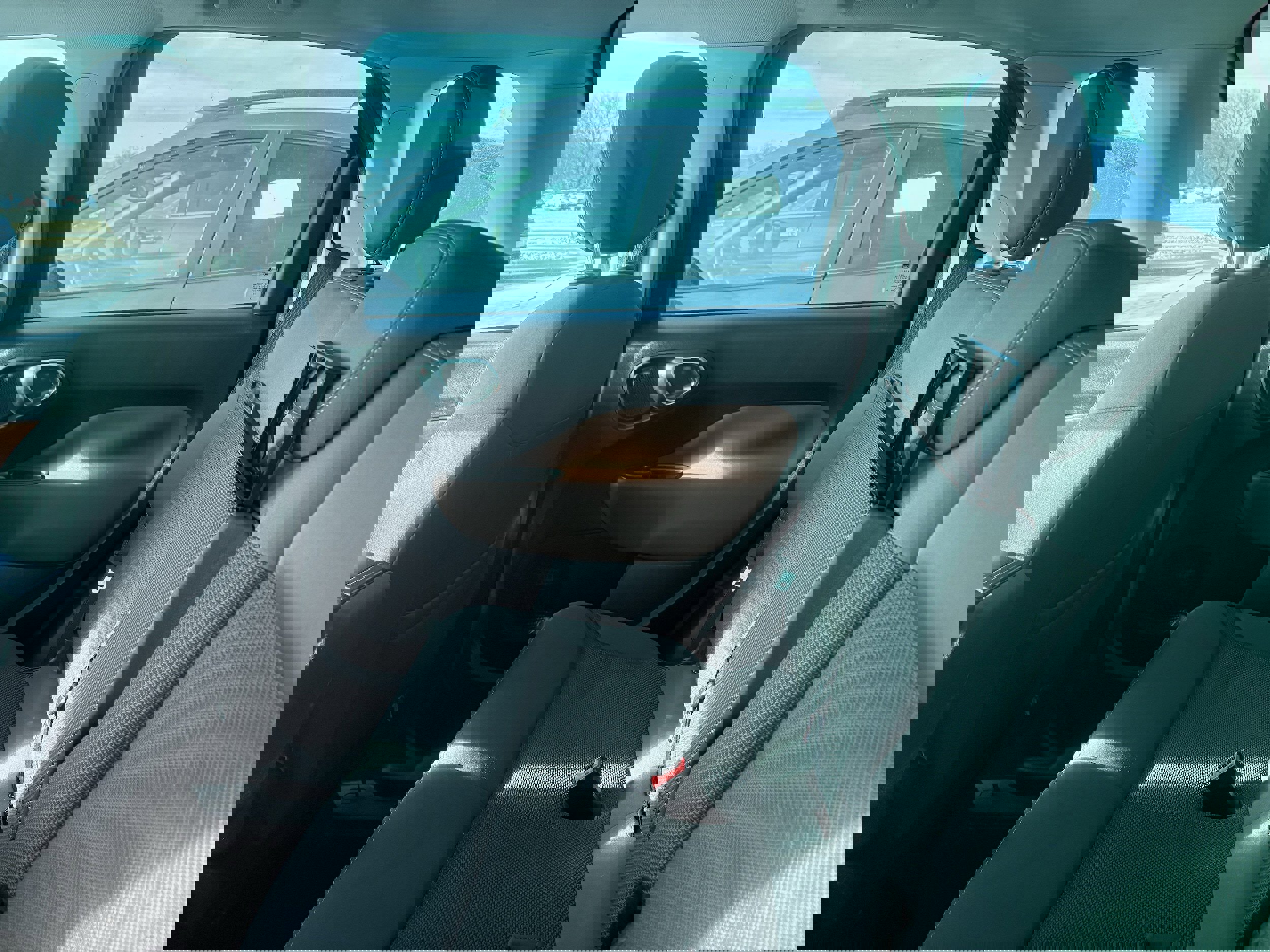 Used 2014 FIAT 500L Trekking w/ Popular Equipment Group image 8