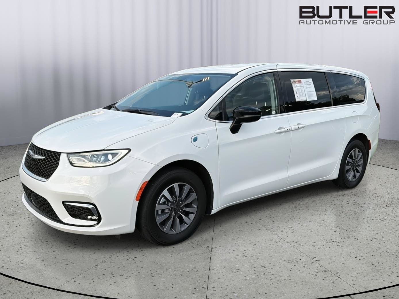 Used 2024 Chrysler Pacifica Limited