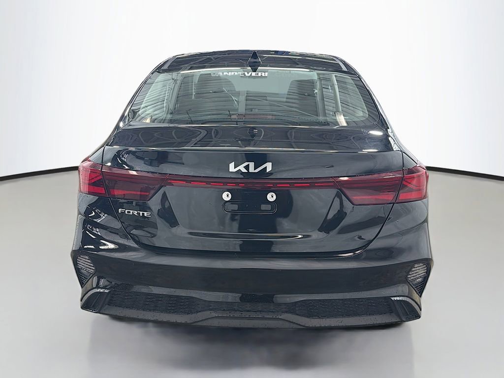 Used 2023 Kia Forte LXS FWD image 9