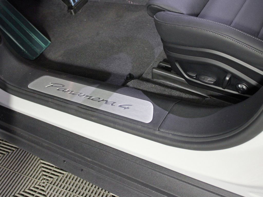Certified 2025 Porsche Panamera 4 image 18
