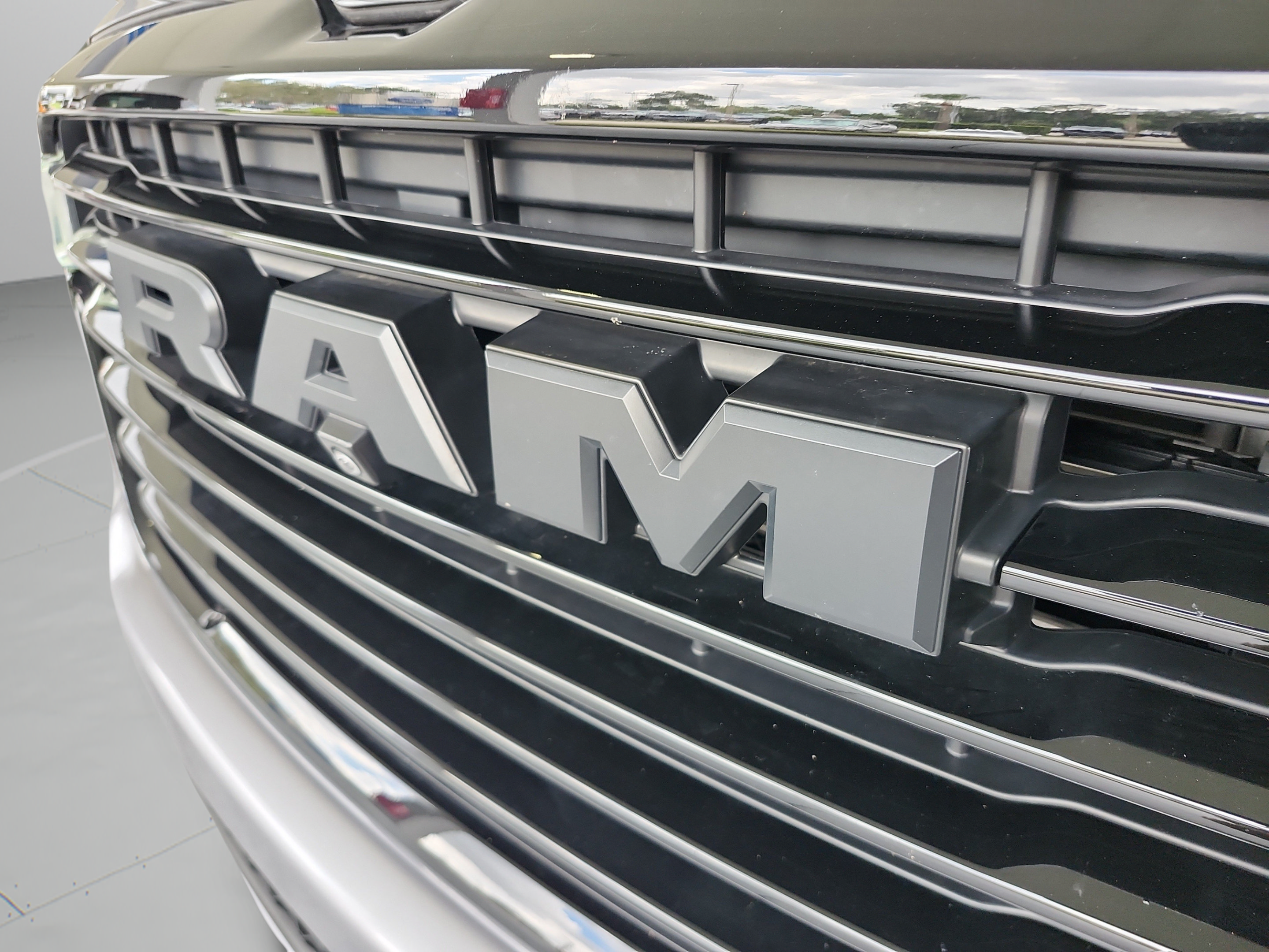 Used 2025 RAM 1500 Laramie w/ Night Edition AWD/4WD image 25