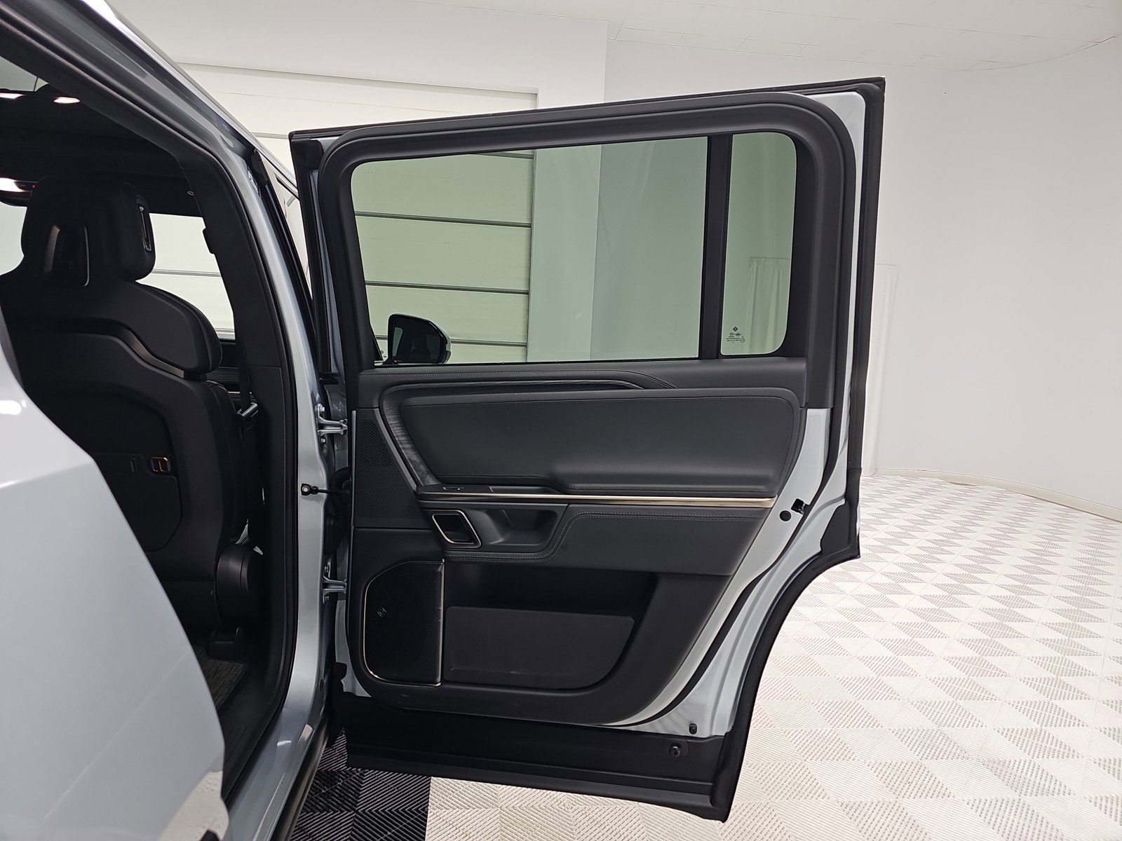 Used 2024 Rivian R1S Adventure image 19