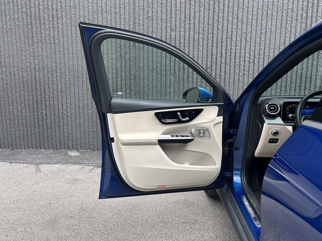 Used 2024 Mercedes-Benz GLC 300 4MATIC image 13