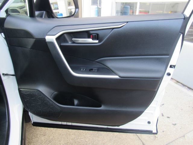 Used 2025 Toyota RAV4 XLE image 20