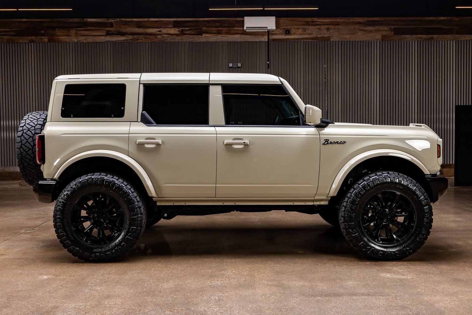 Used 2026 Ford Bronco Outer Banks AWD/4WD image 11