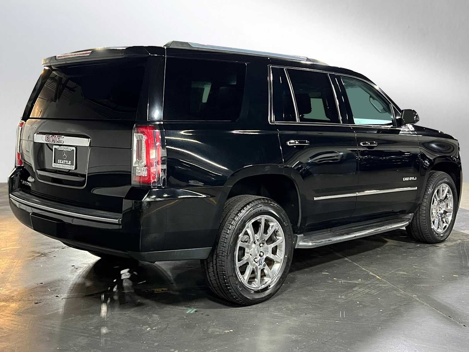 Used 2017 GMC Yukon Denali image 3