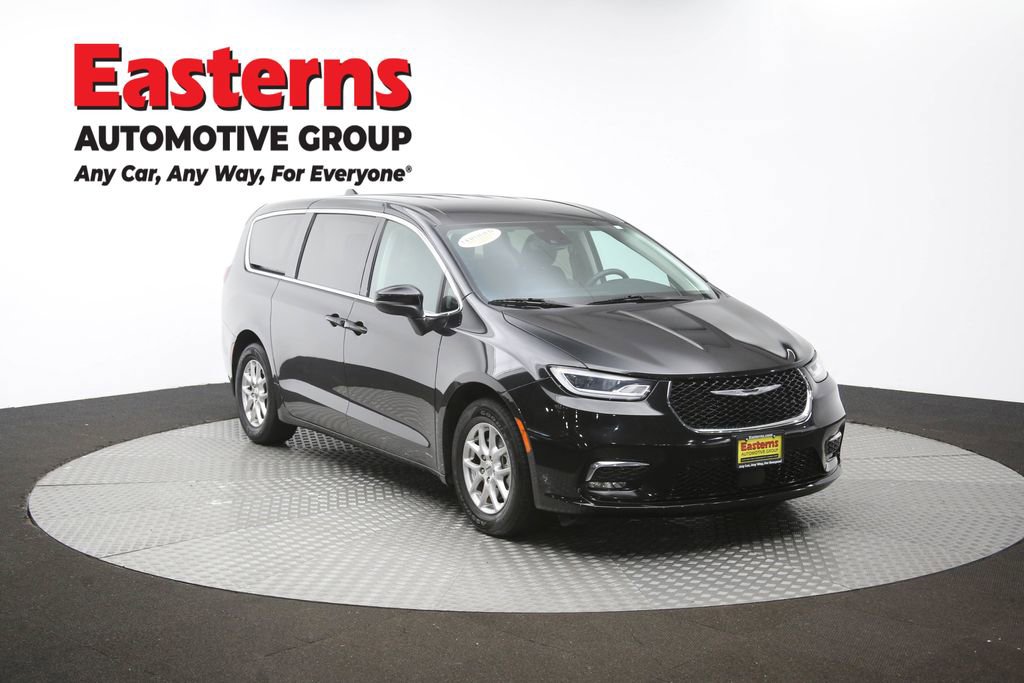 Used 2023 Chrysler Pacifica Touring-L FWD image 50