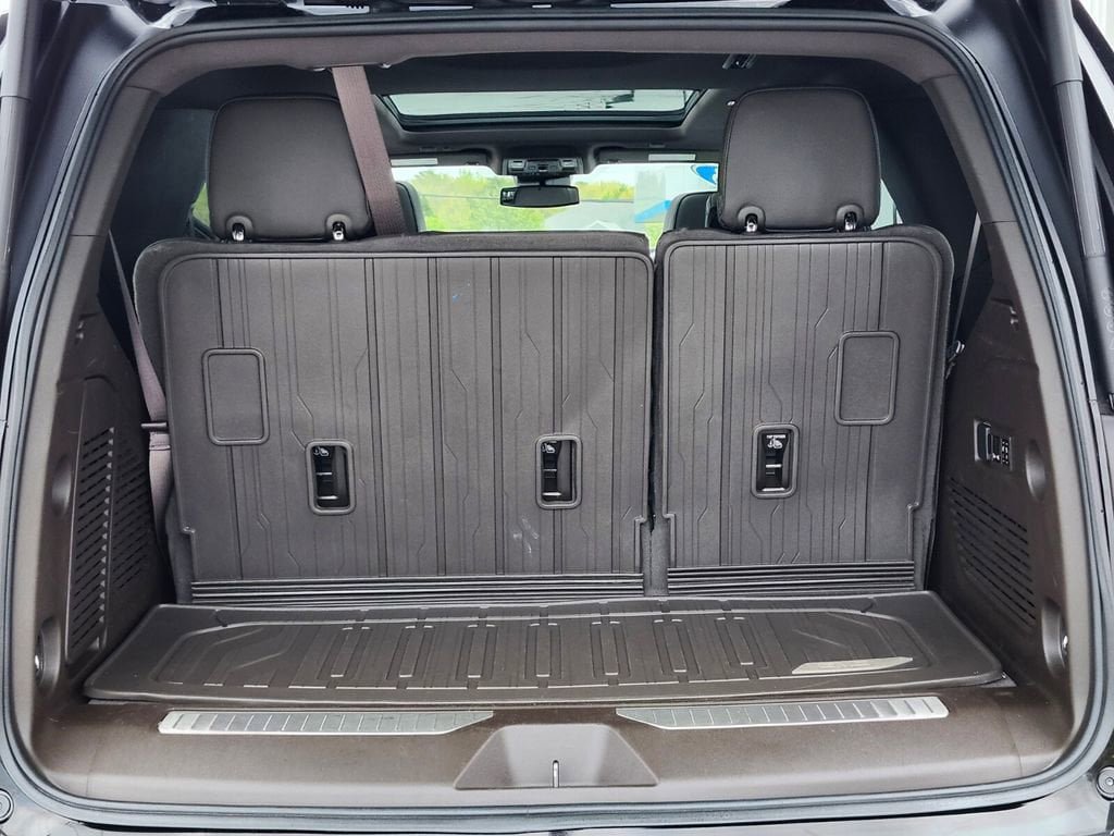 Used 2023 GMC Yukon Denali w/ LPO, Floor Liner Package AWD/4WD image 31