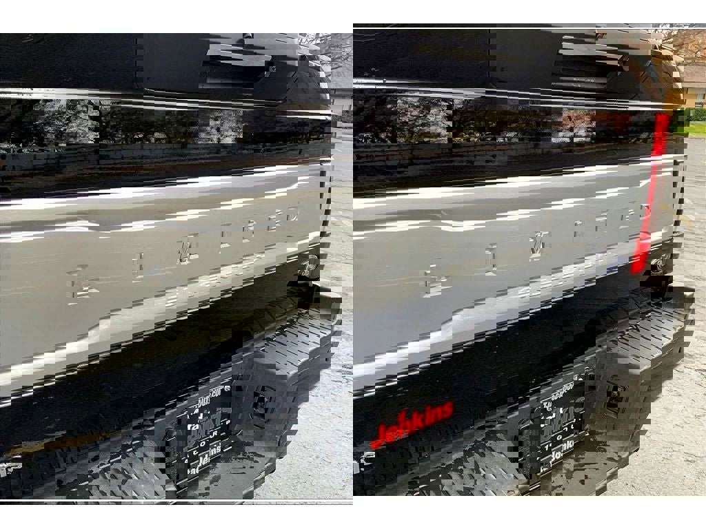 Used 2022 Ford F350 Limited image 9