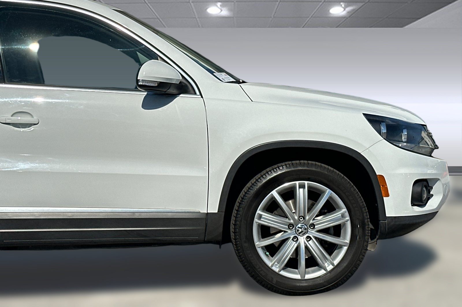 Used 2015 Volkswagen Tiguan S FWD image 35