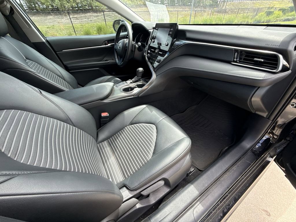 Used 2022 Toyota Camry SE w/ Convenience Package image 15