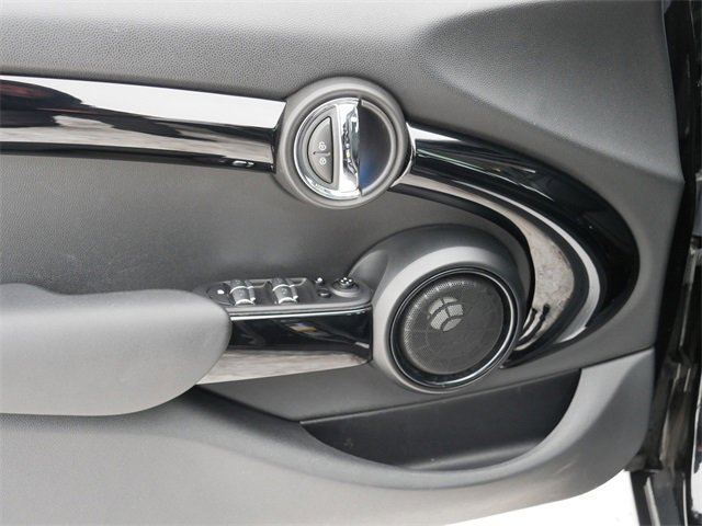 Used 2020 MINI Cooper 4-Door Hardtop w/ Premium Package image 16