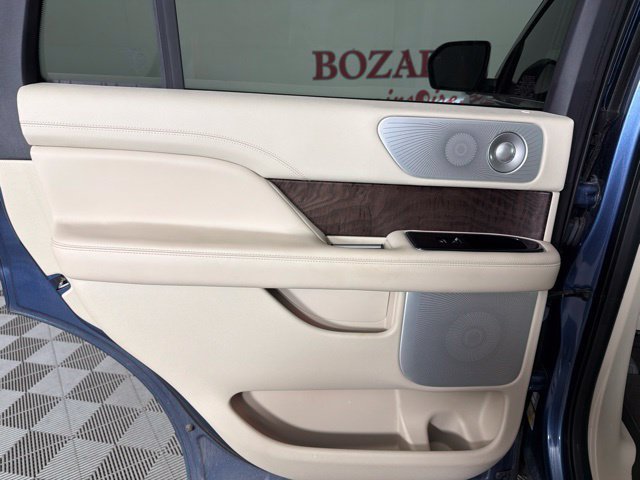 Used 2018 Lincoln Navigator Reserve w/ Technology Package AWD/4WD image 30