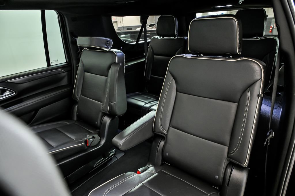 Used 2023 GMC Yukon XL SLT AWD/4WD image 16