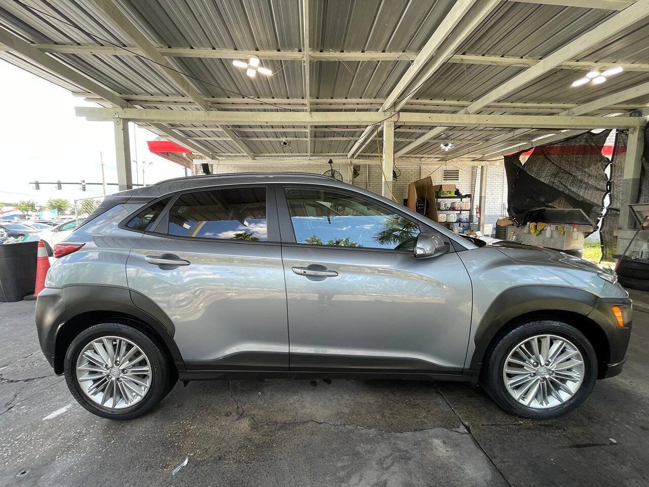 Used 2021 Hyundai Kona SEL Plus w/ Cargo Package AWD/4WD image 3