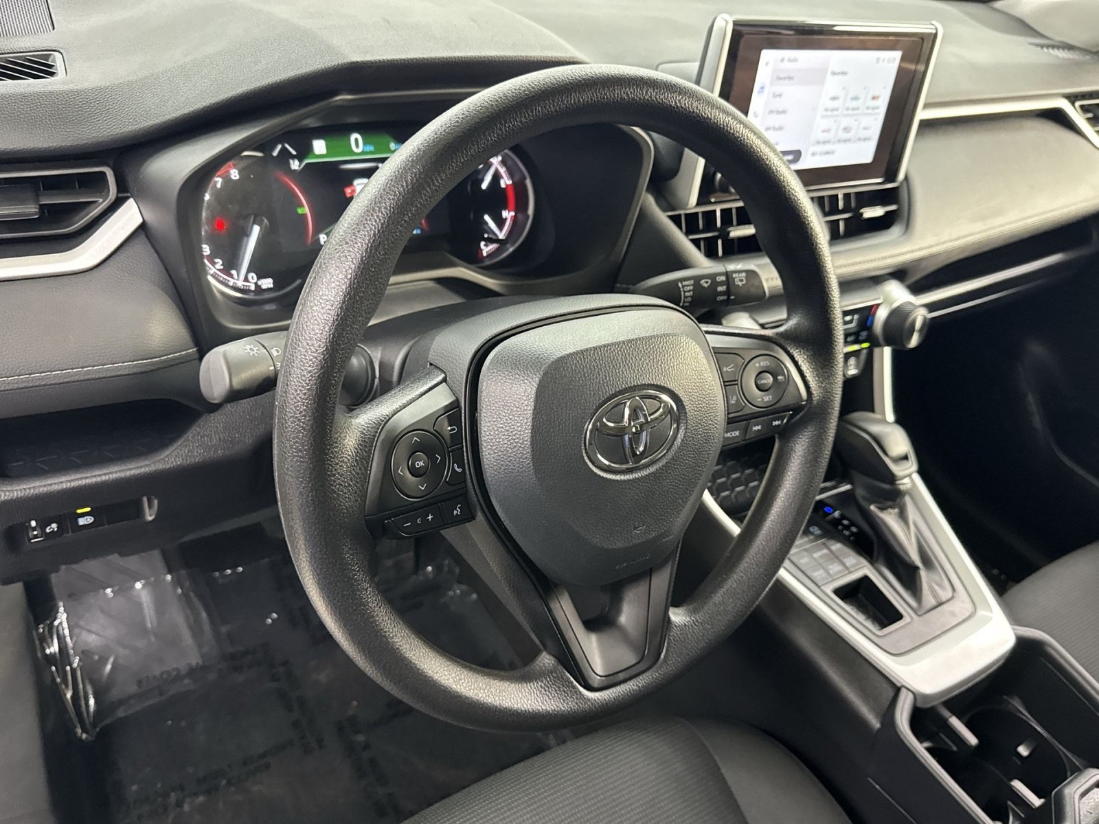 Used 2025 Toyota RAV4 LE AWD/4WD image 13