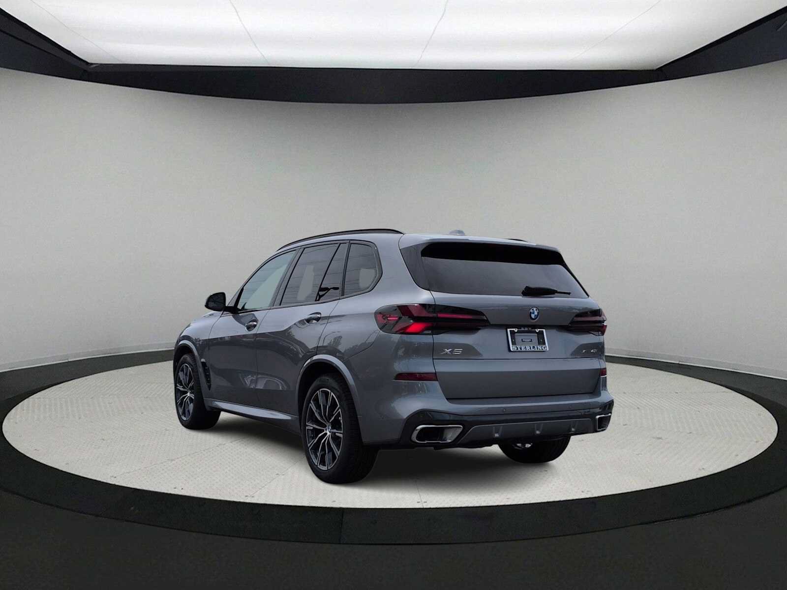 Used 2024 BMW X5 xDrive40i w/ M Sport Package AWD/4WD image 6